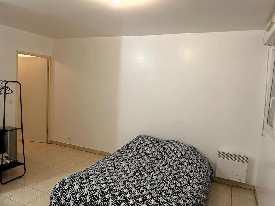 Studio A 2 Pas Du Metro Clichy Buitenkant foto